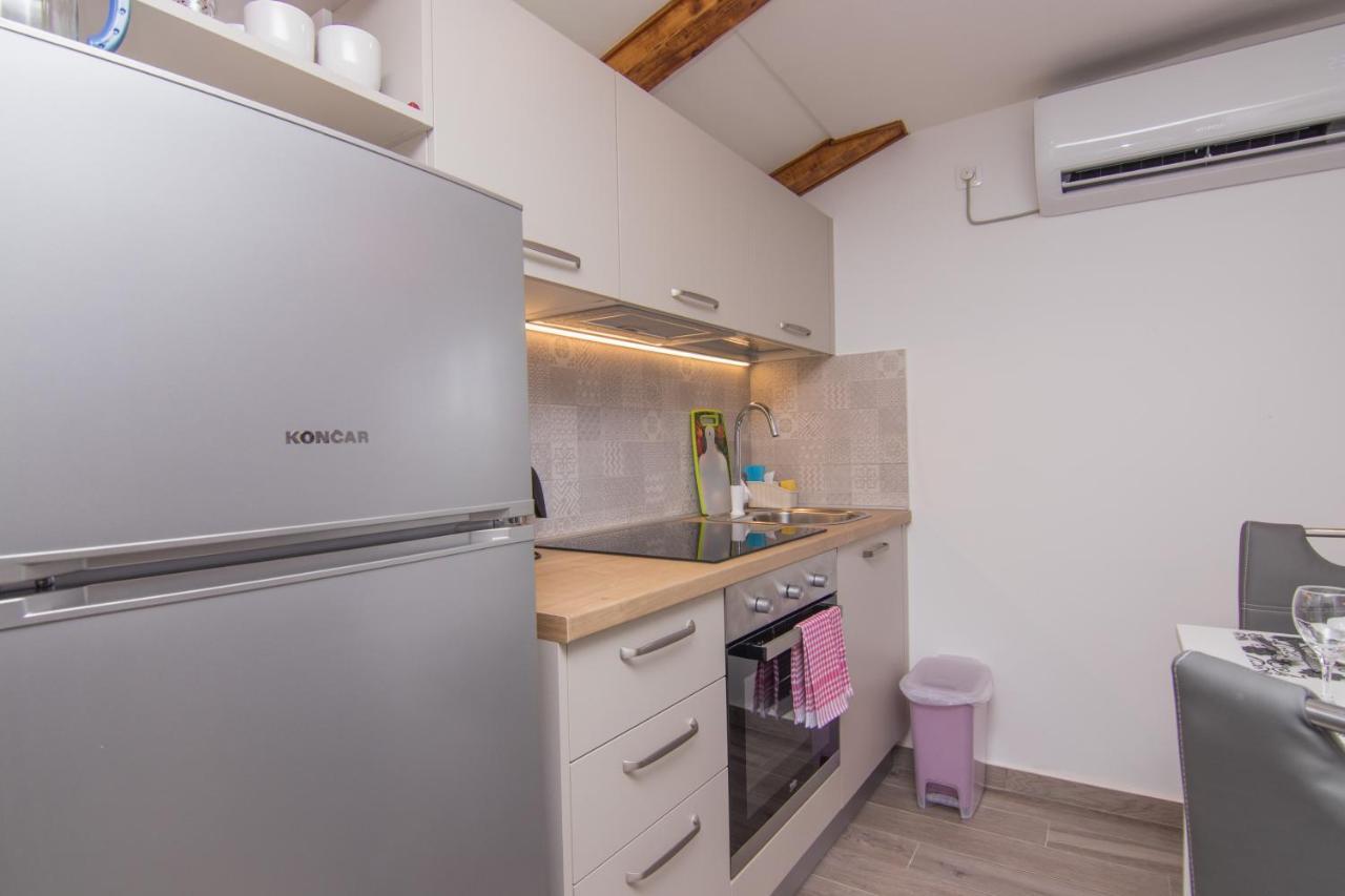 Apartmani Mario Malinska Exterior photo