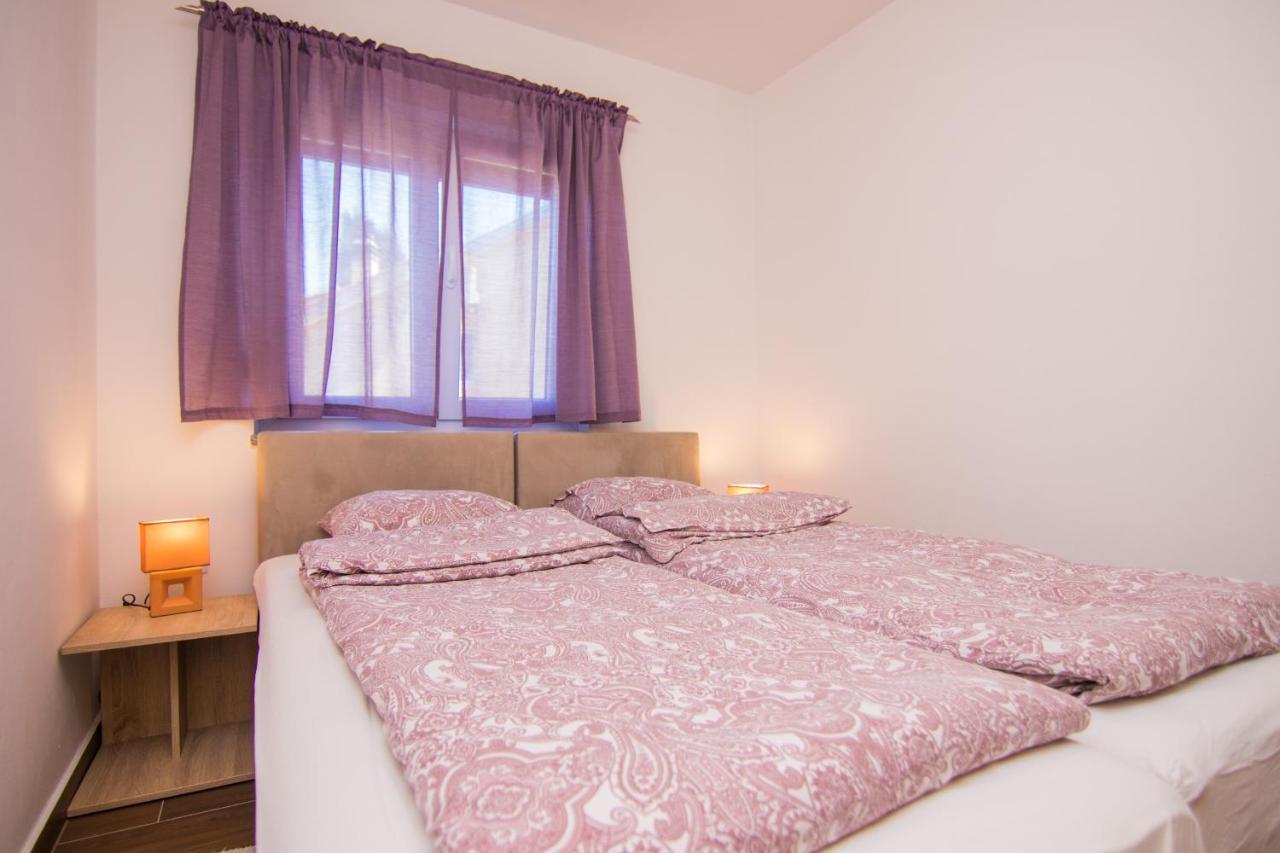Apartmani Mario Malinska Exterior photo