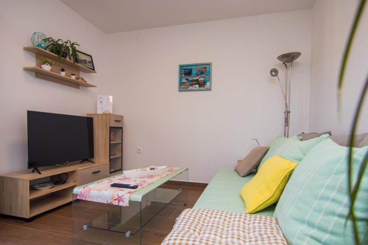Apartmani Mario Malinska Exterior photo